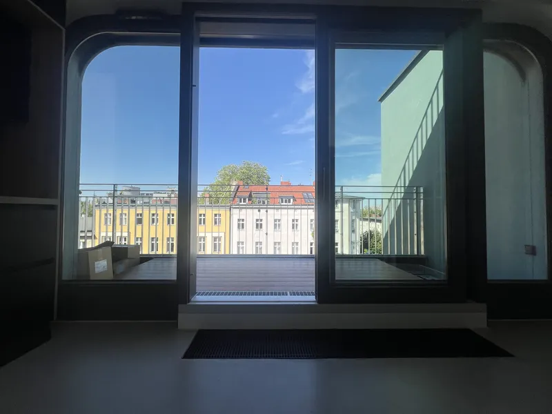 Wunderschönes Mikroappartment im Dachgeschoss eines Neubaus — photo 1